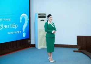 phong thái trên bàn tiệc