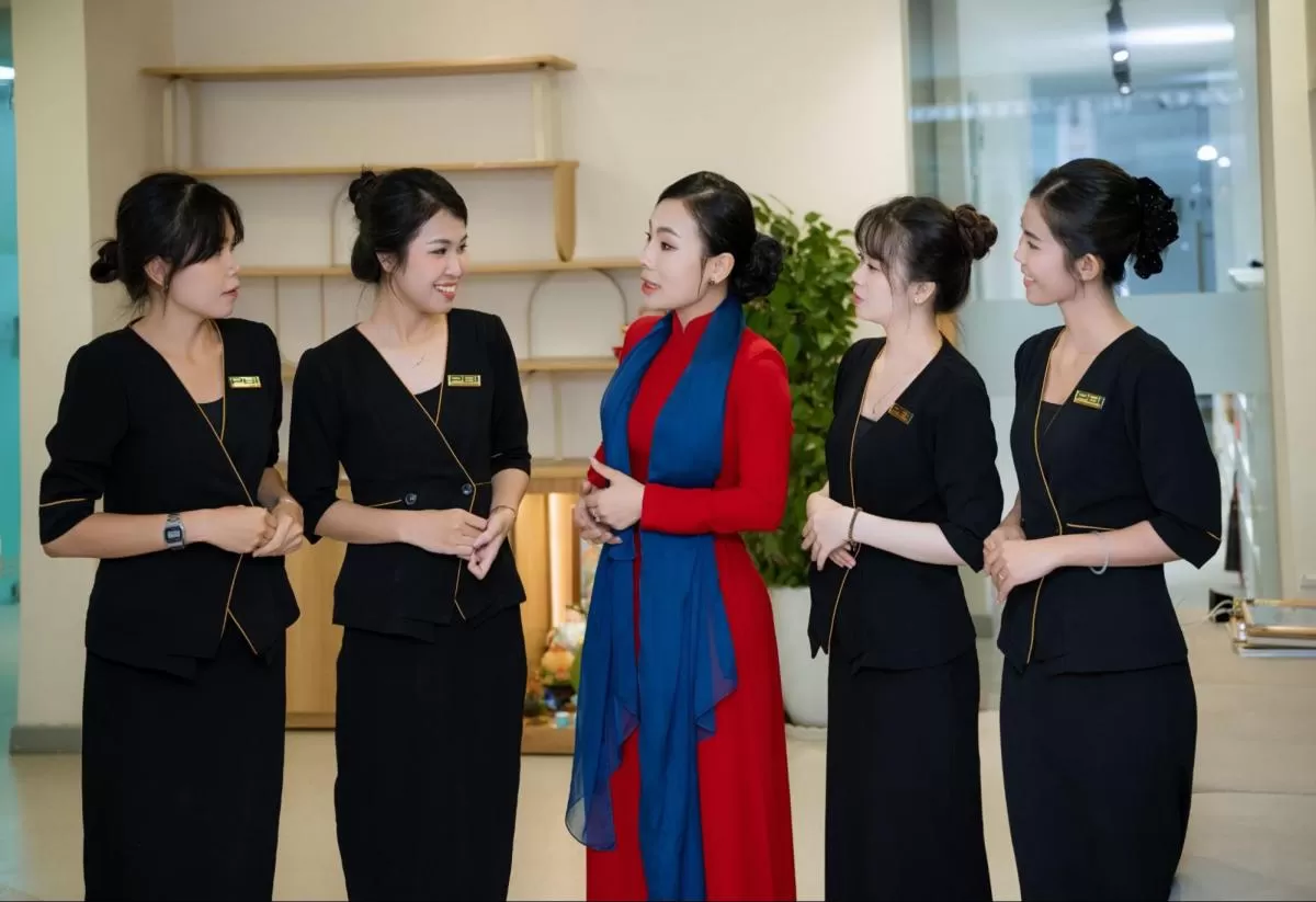 Học viện phong thái PBI cùng HLV Vân Anh Lê