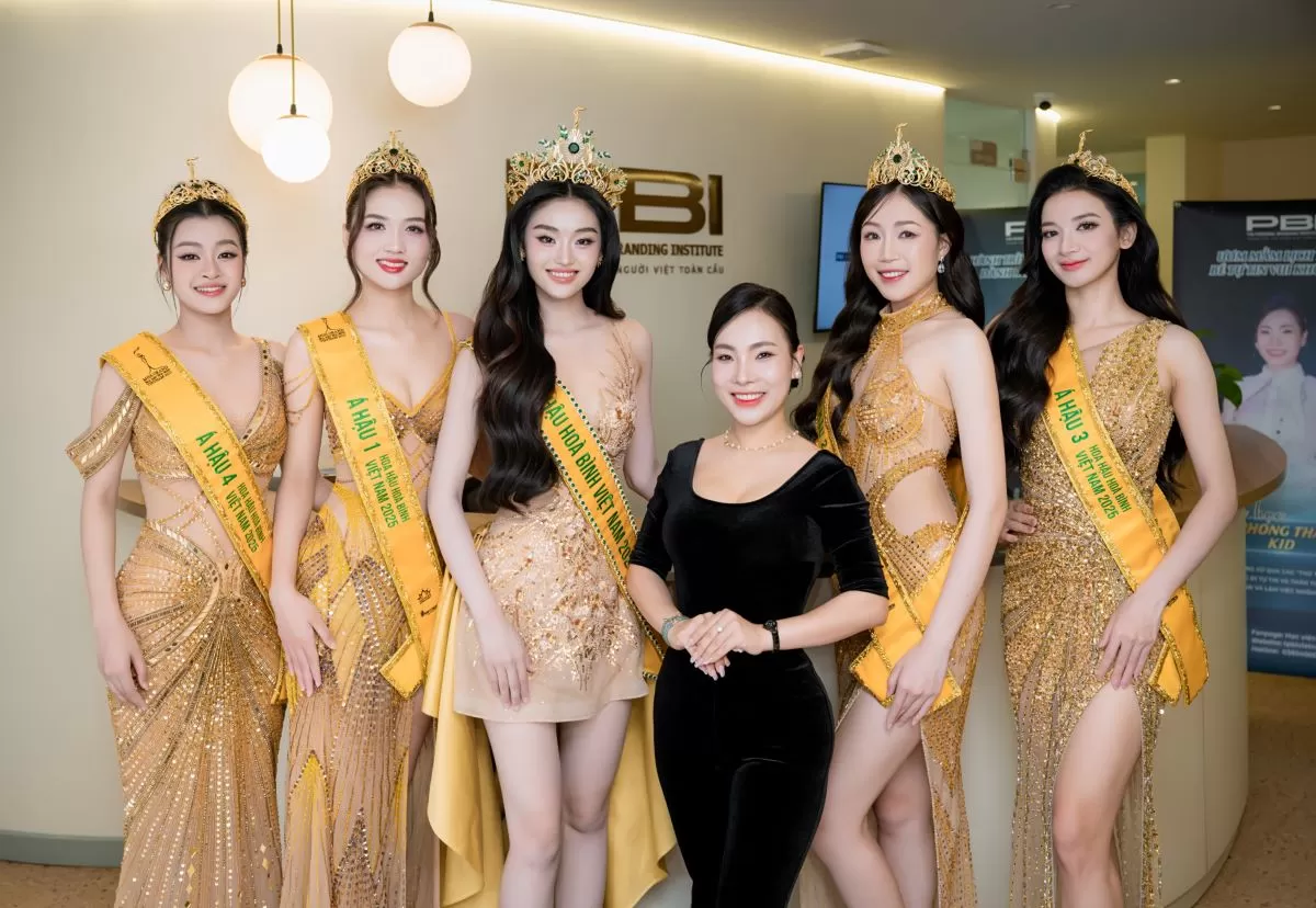 Phong thái Hoa Hậu