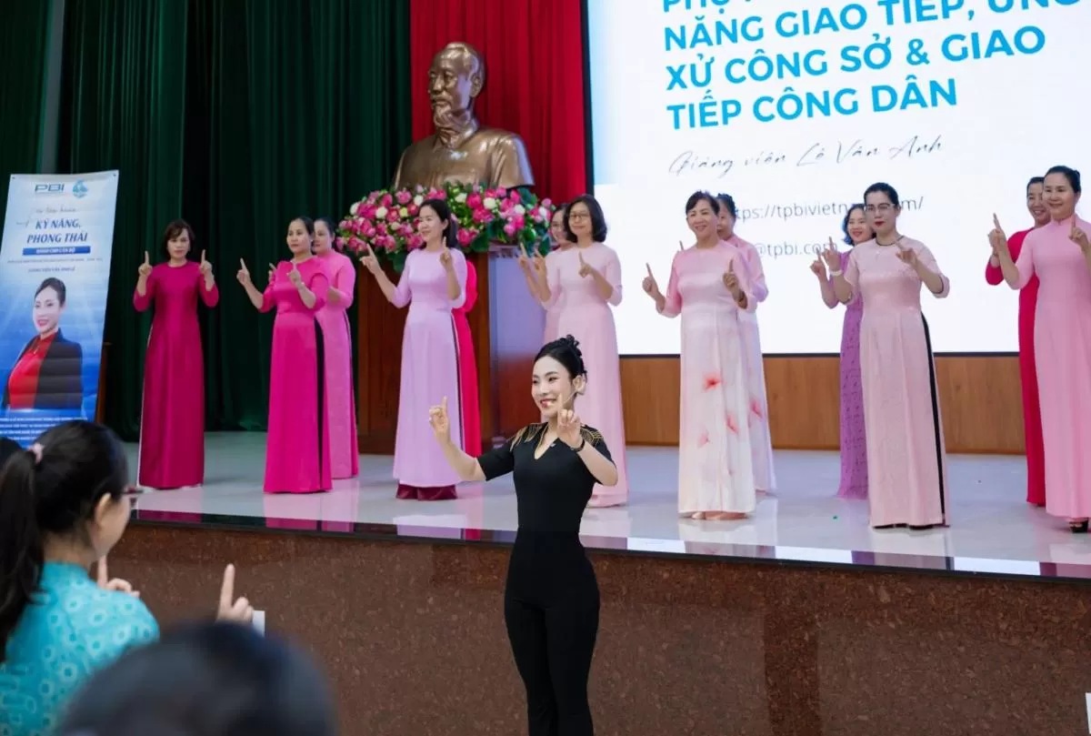 Giảng viên Vân Anh Lê & Hội Liên Hiệp Phụ Nữ: Lan tỏa phong thái chuẩn mực cùng đội ngũ cán bộ Hội liên hiệp phụ nữ