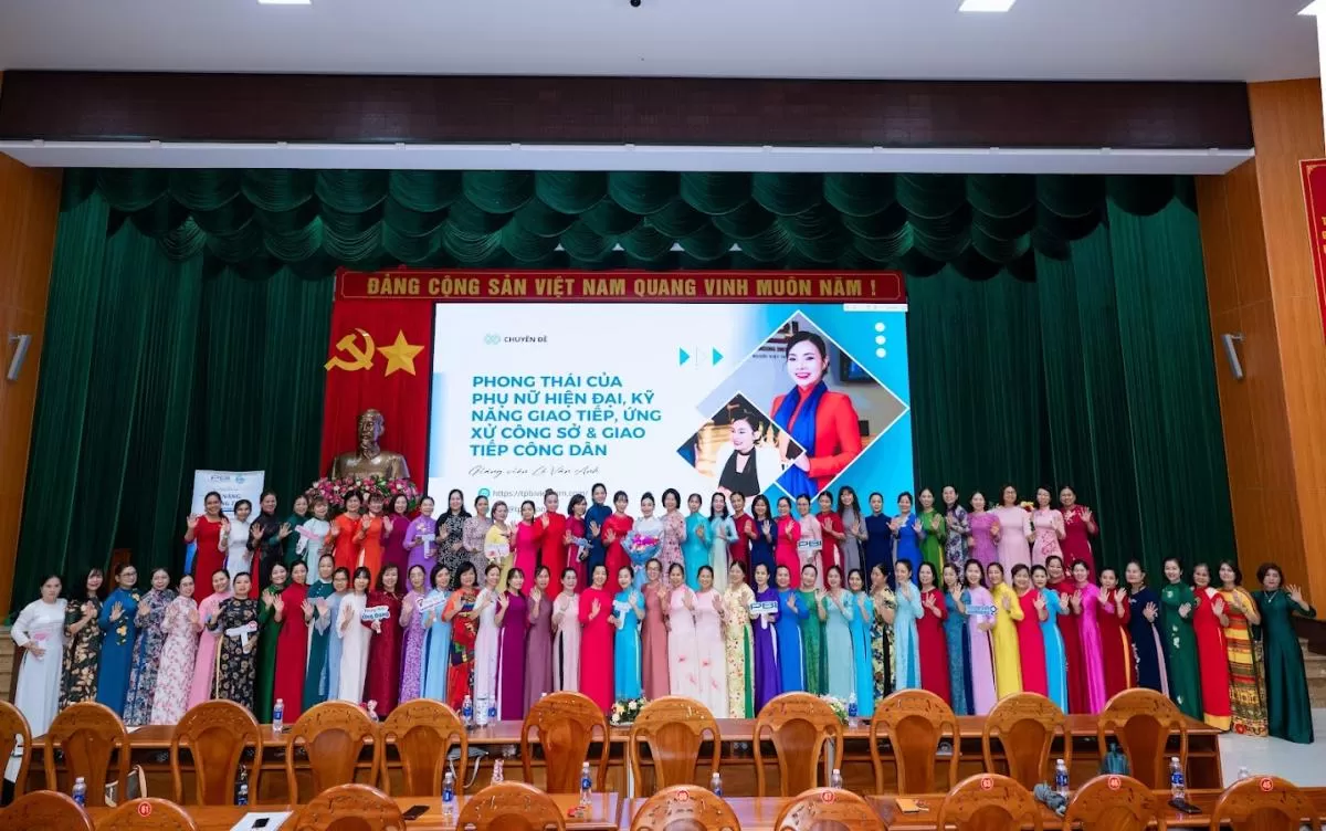 Giảng viên Vân Anh Lê & Hội Liên Hiệp Phụ Nữ: Lan tỏa phong thái chuẩn mực cùng đội ngũ cán bộ Hội liên hiệp phụ nữ bàn cờ với PBI