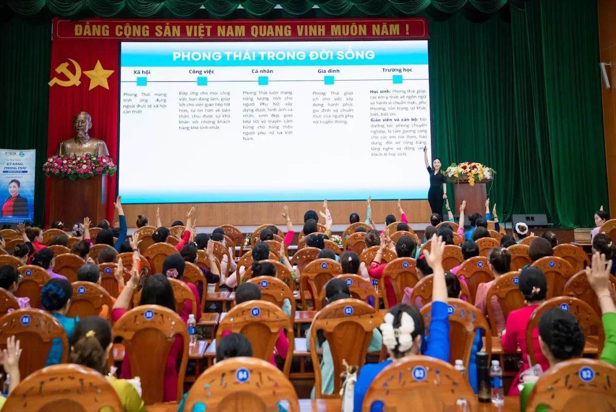 Giảng viên Vân Anh Lê & Hội Liên Hiệp Phụ Nữ: Lan tỏa phong thái chuẩn mực cùng đội ngũ cán bộ phong thai pbi