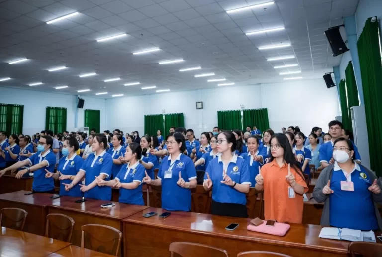 Case study giảng dạy tại viện y dược học dân tộc CEO Vân Anh Lê