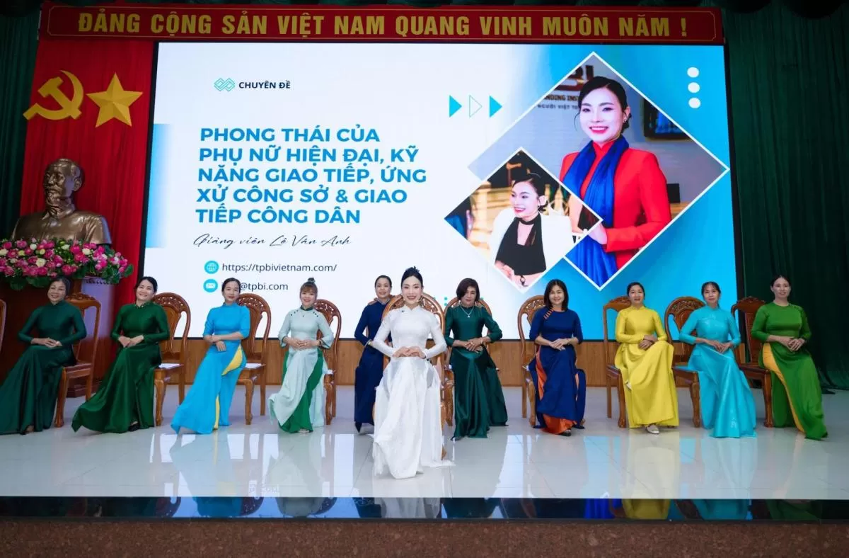 Nghi thức giao tiếp xã hội Vân Anh Lê